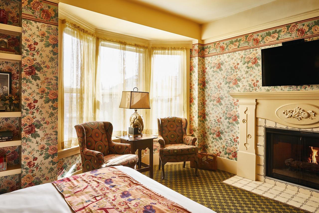 Queen Room with Fireplace,1706594383:JPEG