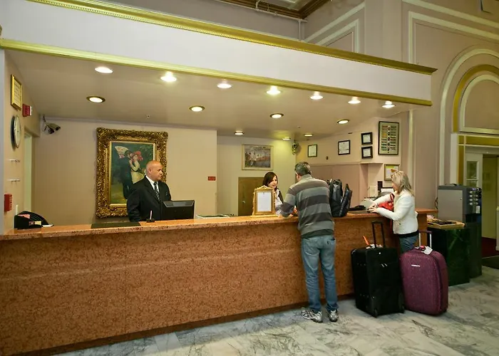 Renoir Hotel