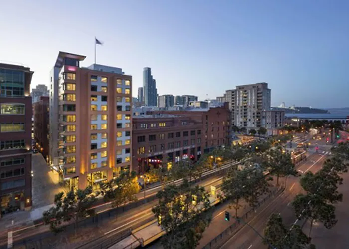 Hotels With Four Stars Via