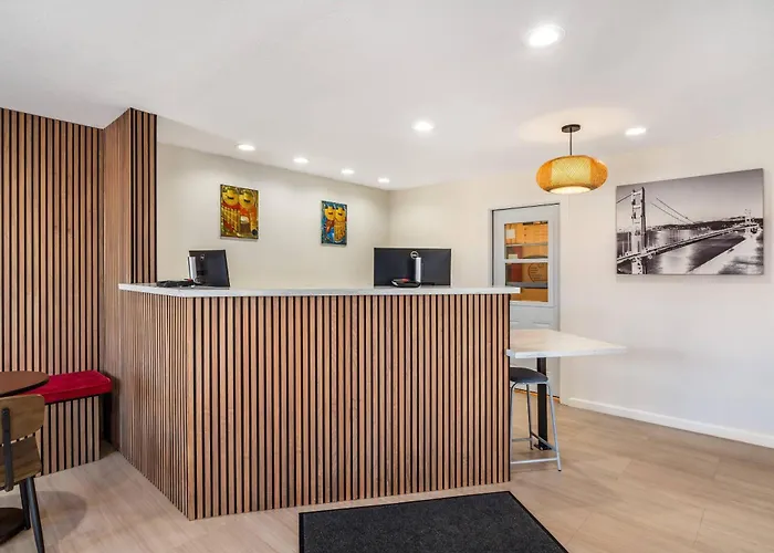 Hotel: La Luna Inn, An Ascend Collection Hotel