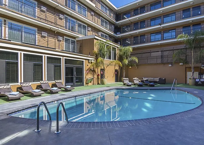 Hotels with pool Heritage Marina