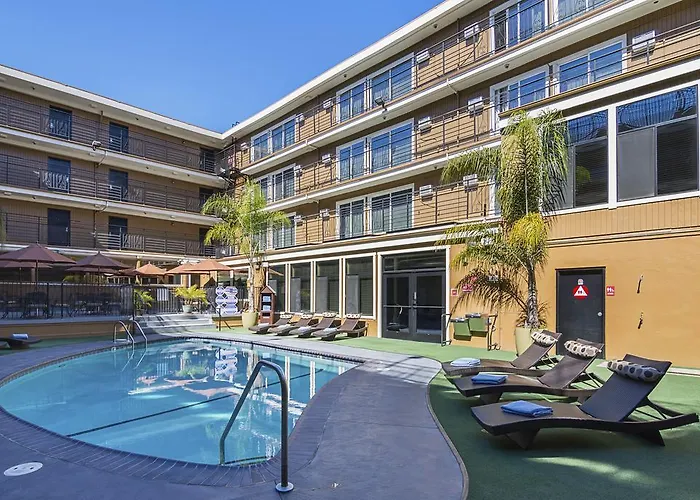 Hotels with pool Heritage Marina